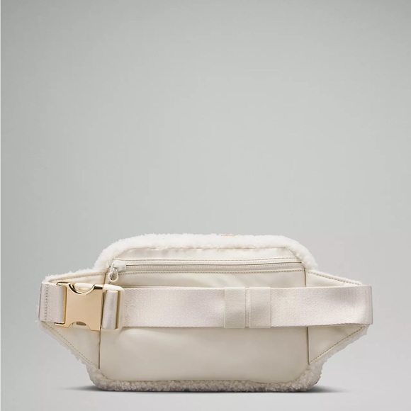 (JZ-13) Lululemon Everywhere Belt Bag Large 2L *Fleece - Picture 4 of 6
